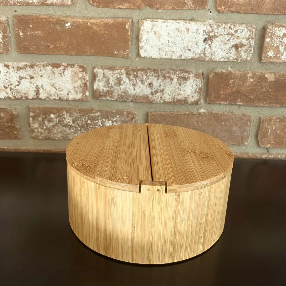 Bamboo Round Organizer with Magnetic Lid